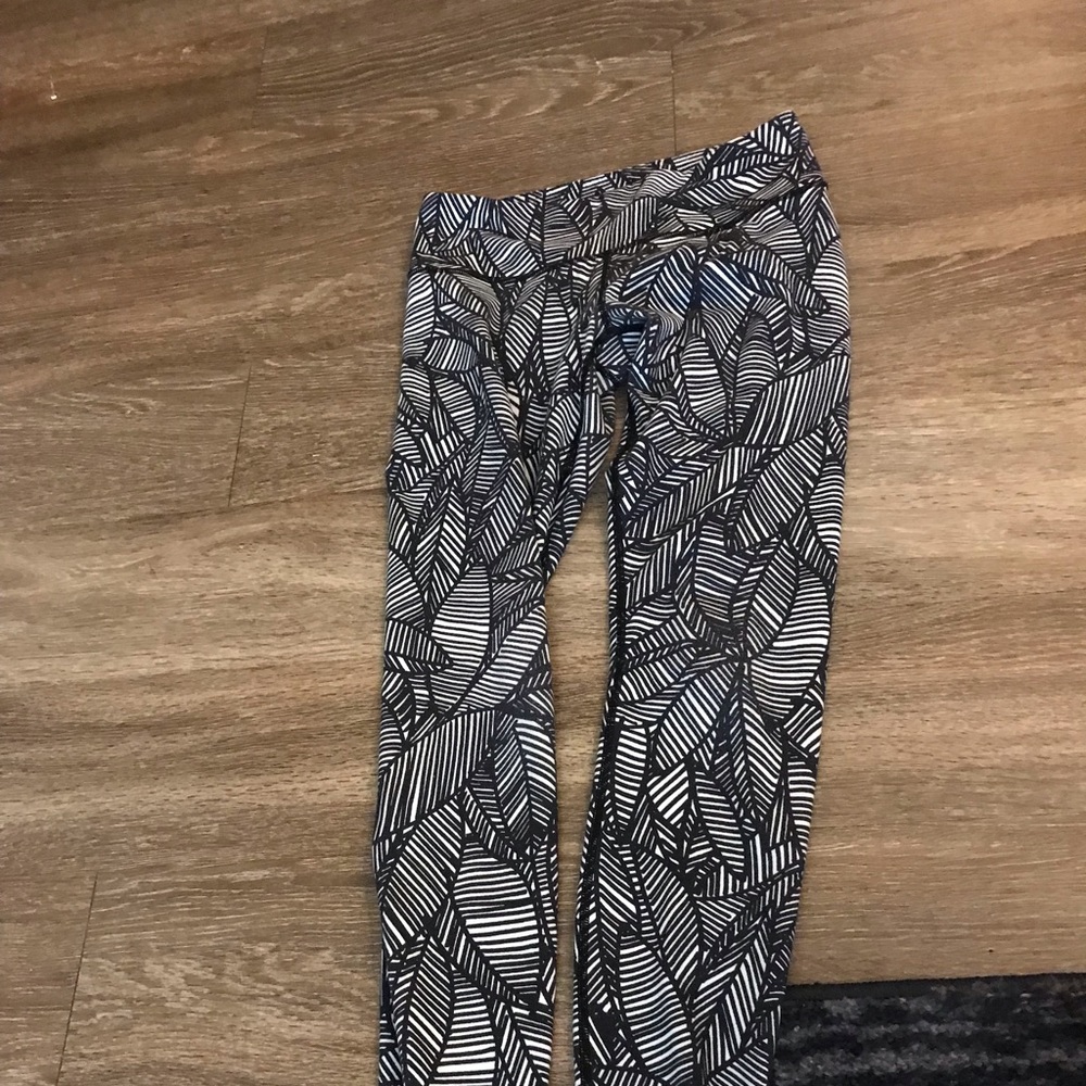 Lululemon size 4 printed leggings